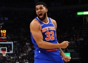 开云体育下载-尼克斯队豪取两连胜，骑士队沦陷