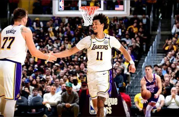 包含湖人队以分领先太阳队成功保持主场优势的词条 包含湖人队以分领先太阳队成功保持主场优势的词条