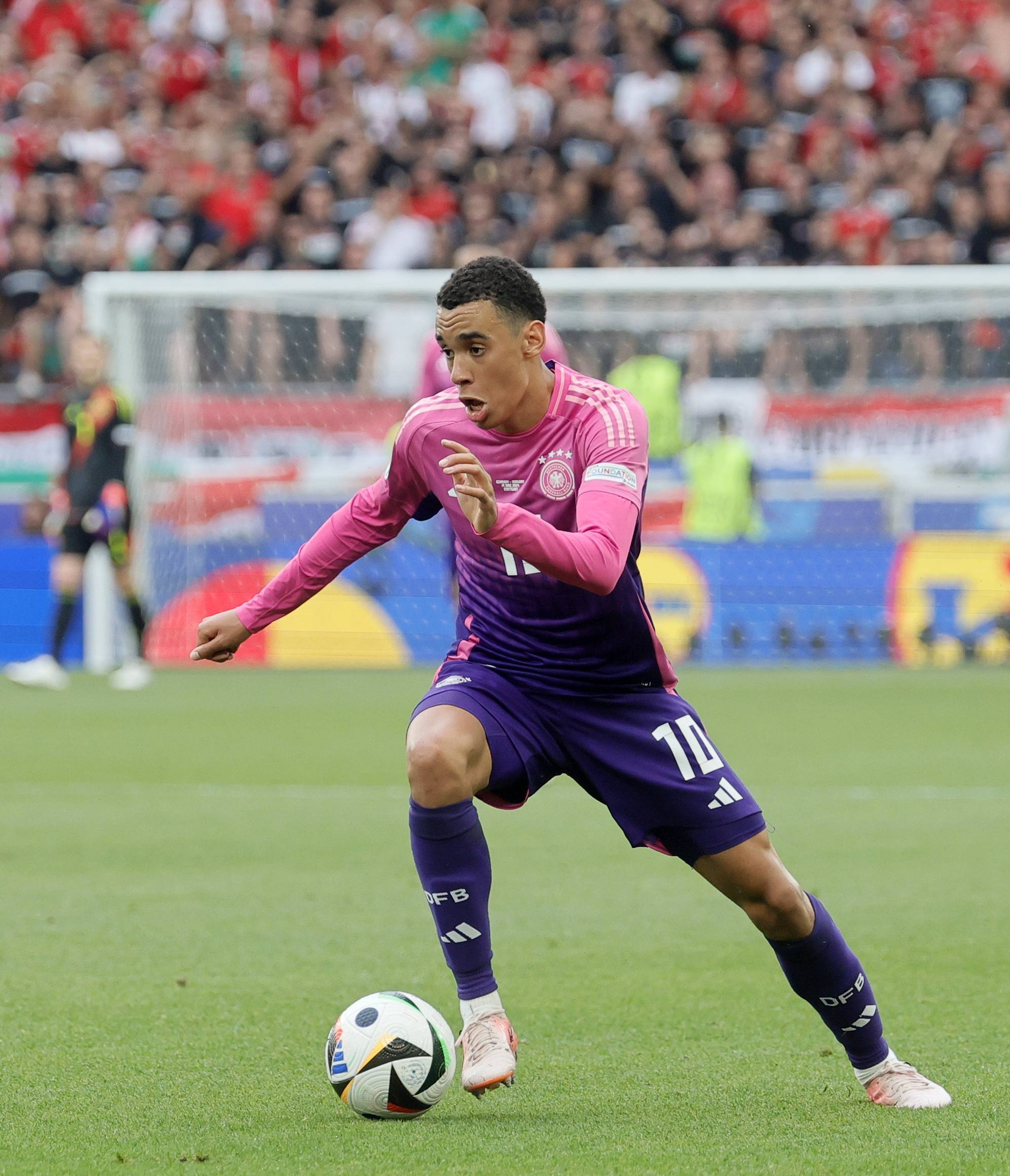 德国队大胜奥地利,成功晋级欧锦赛资格赛 德国队大胜奥地利,成功晋级欧锦赛资格赛