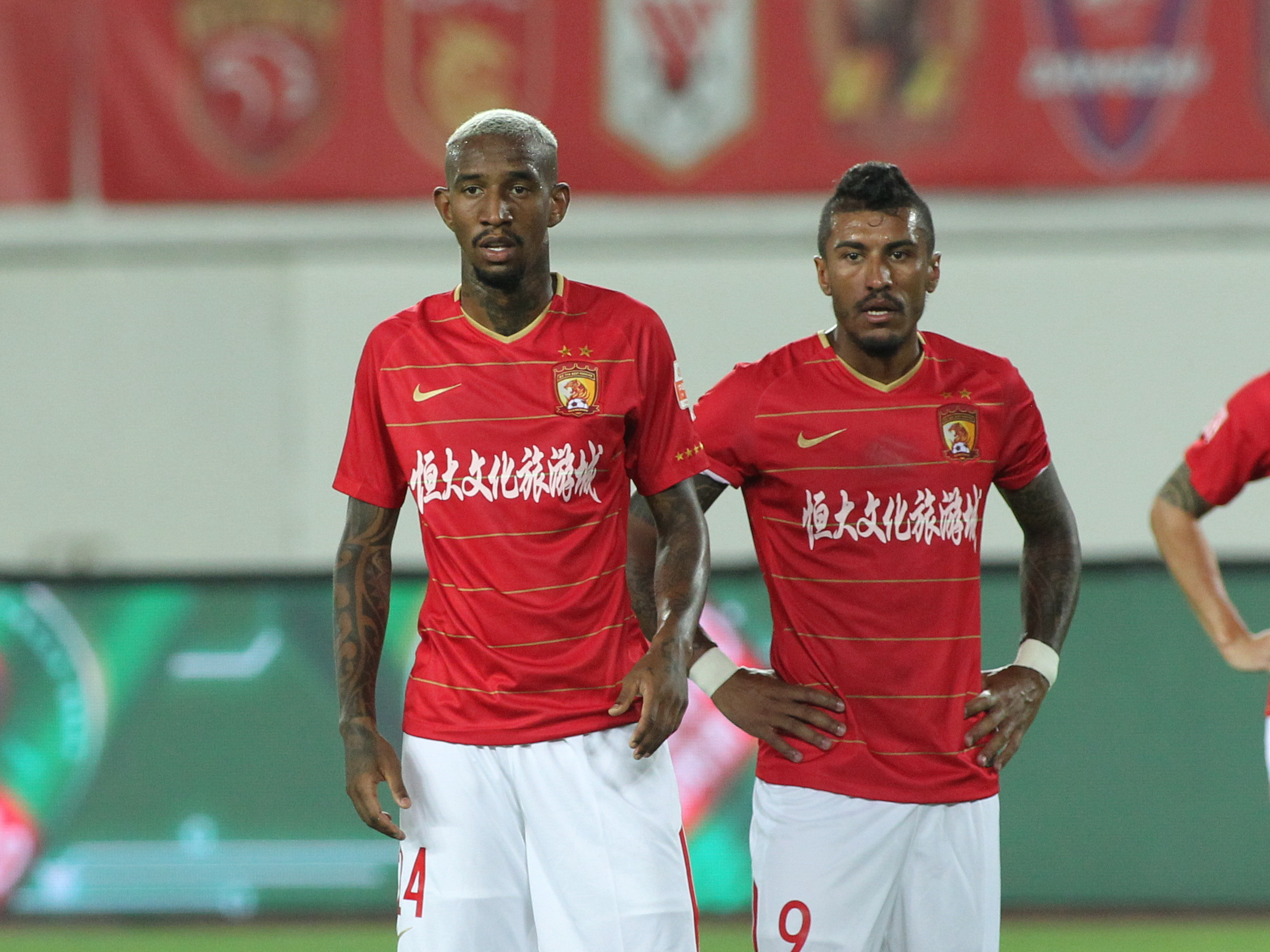 包含难解难分，克莱蒙主场战平对手掀起悬念的词条