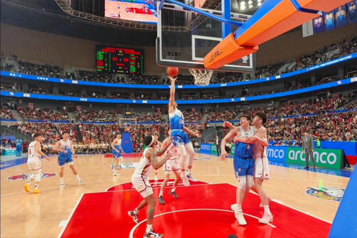 主场大胜强手,继续保持领先位置 主场大胜强手,继续保持领先位置