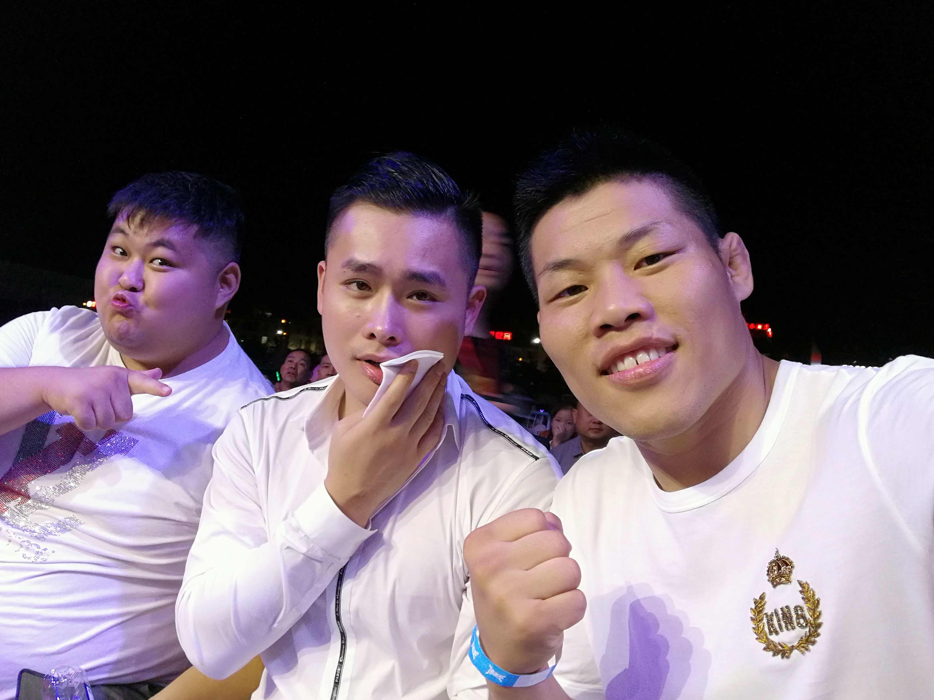 关于轻重量级竞技火爆,中国选手紧咬金银牌的信息 关于轻重量级竞技火爆,中国选手紧咬金银牌的信息