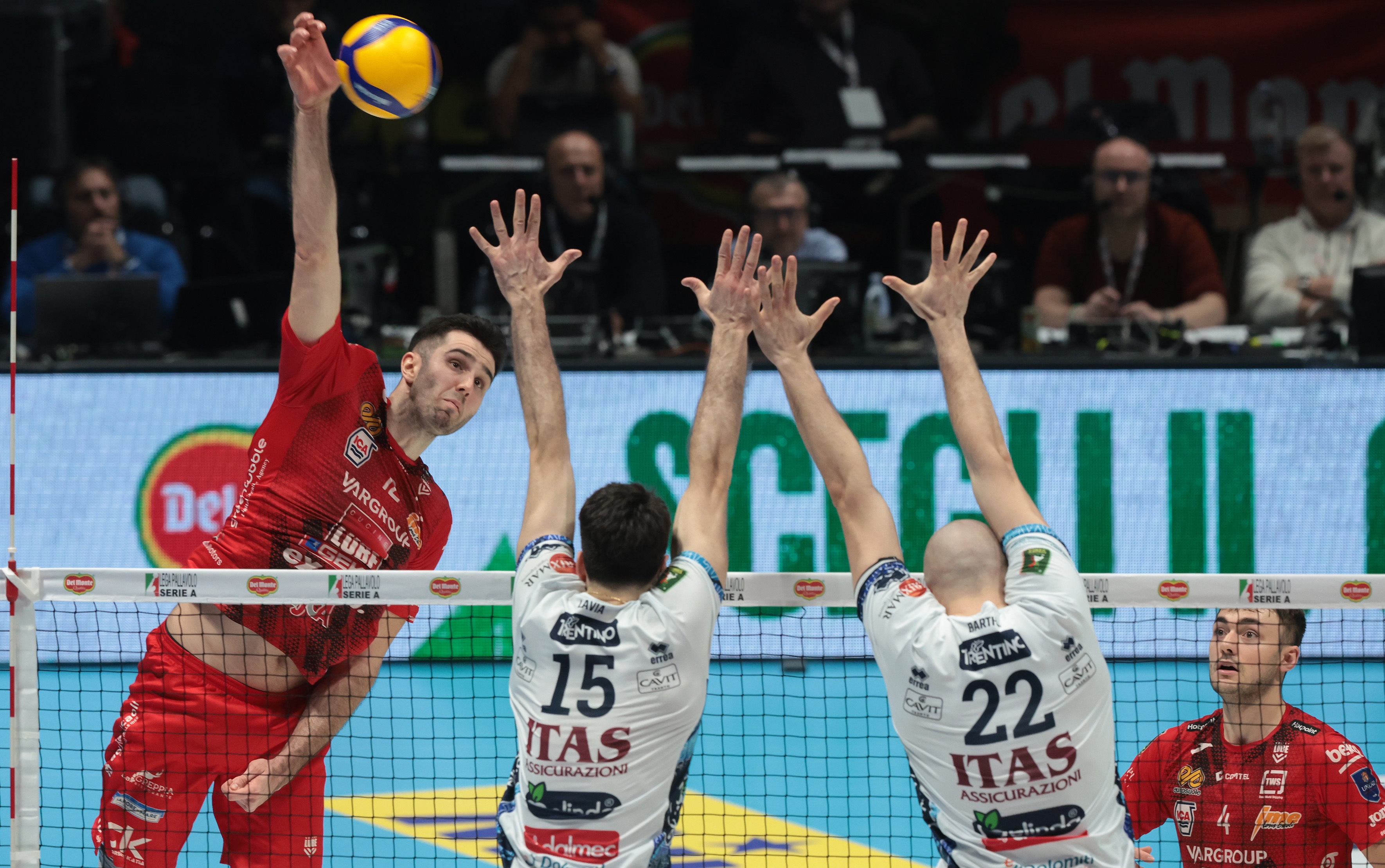 意大利队在拳击比赛中斩获胜利 意大利队在拳击比赛中斩获胜利