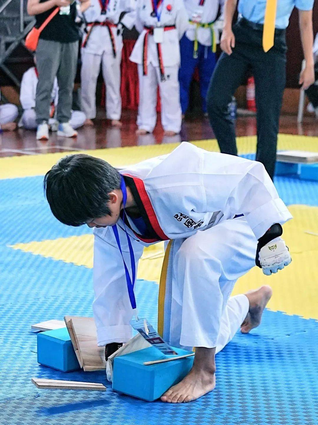 跆拳道对决:韩国选手力压对手夺冠 跆拳道对决:韩国选手力压对手夺冠