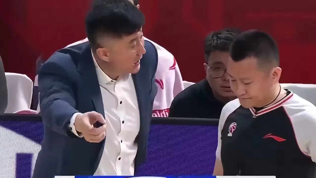 包含伯恩礼貌赞扬对手,球队面对失利态度坚决的词条 包含伯恩礼貌赞扬对手,球队面对失利态度坚决的词条