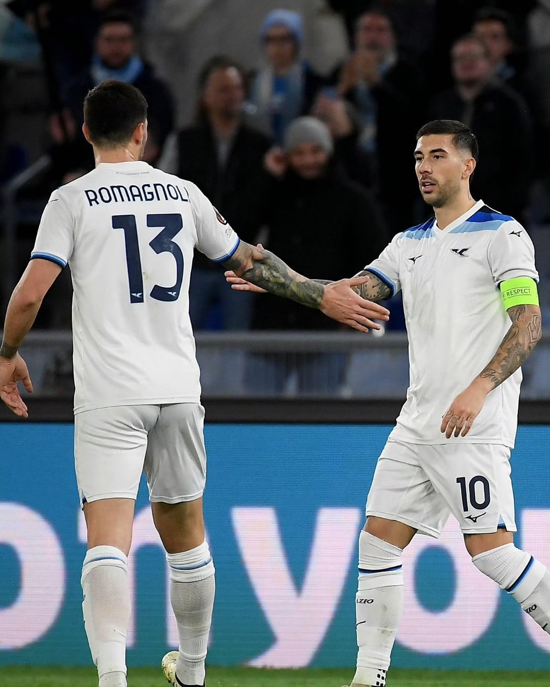 包含拉齐奥前锋荷兰风光超群，成为球队射手王的词条