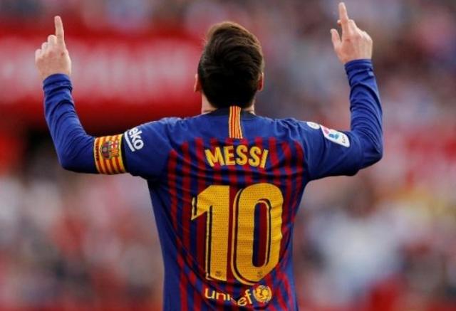 包含拉齐奥前锋荷兰风光超群，成为球队射手王的词条