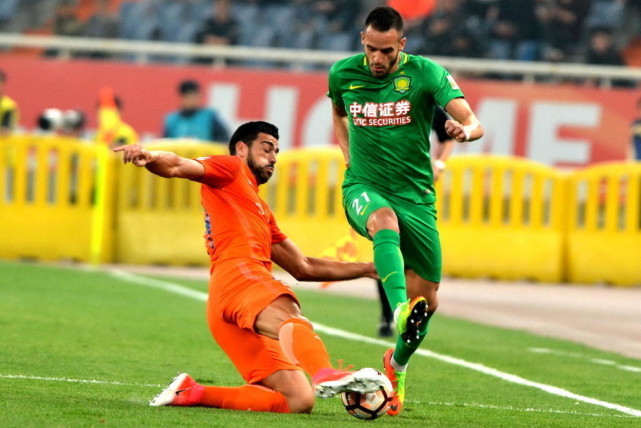 包含河南建业主场不敌青岛黄海，遭遇保级重创的词条