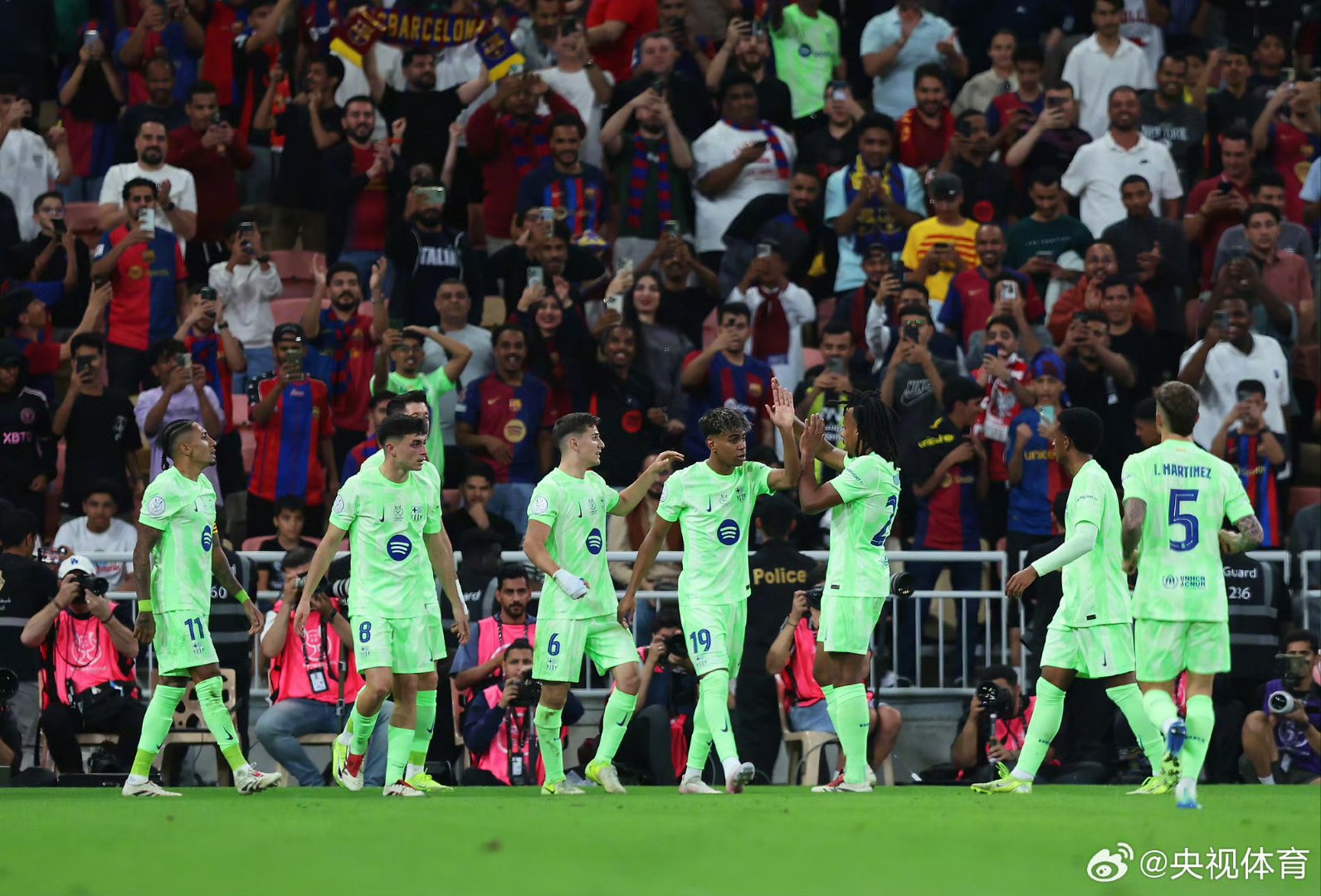 关于西班牙球星哈维连续破门,帮助球队进入欧预赛决赛的信息 关于西班牙球星哈维连续破门,帮助球队进入欧预赛决赛的信息