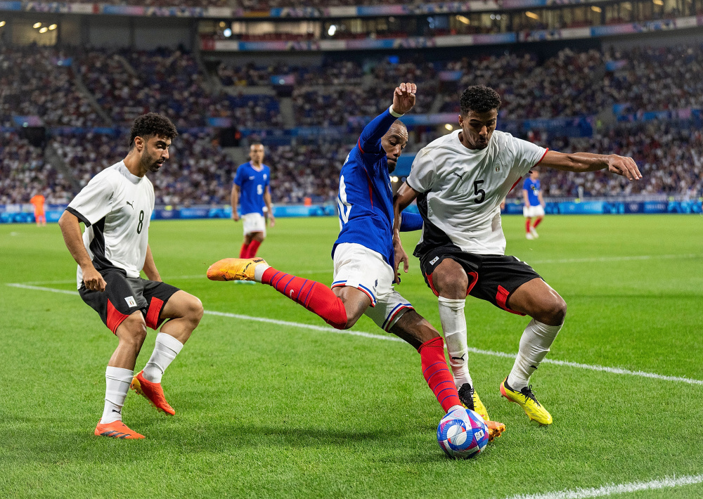 法国踢球队在比赛中展现实力