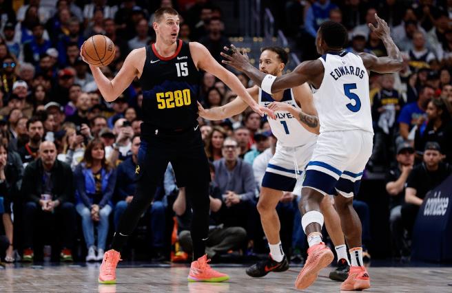 包含疯狂进攻,防守碾压,比分胶着的较量的词条 包含疯狂进攻,防守碾压,比分胶着的较量的词条