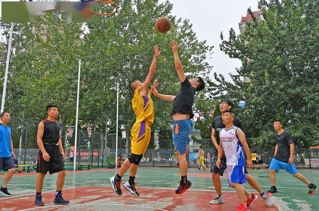 关于篮球赛场上掀起风云，球员实力大比拼的信息