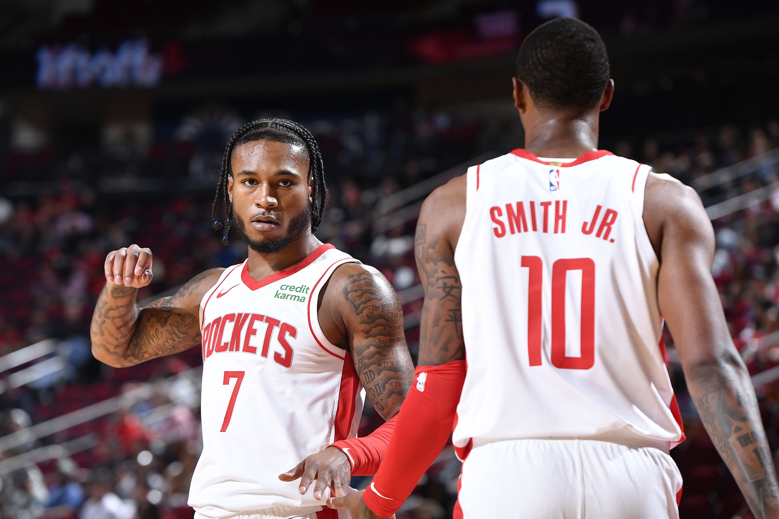 猛龙队外线火力全开,赢得四连胜 猛龙队外线火力全开,赢得四连胜