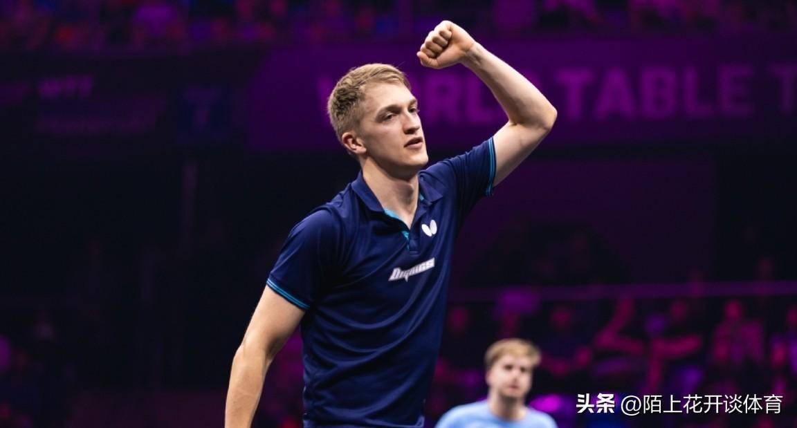 瑞典运动员登上颁奖台，荣耀归来