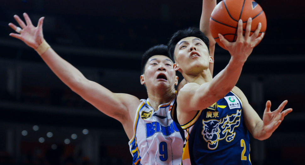 包含山东鲁能战平重庆力帆，积分榜排名略有上升的词条