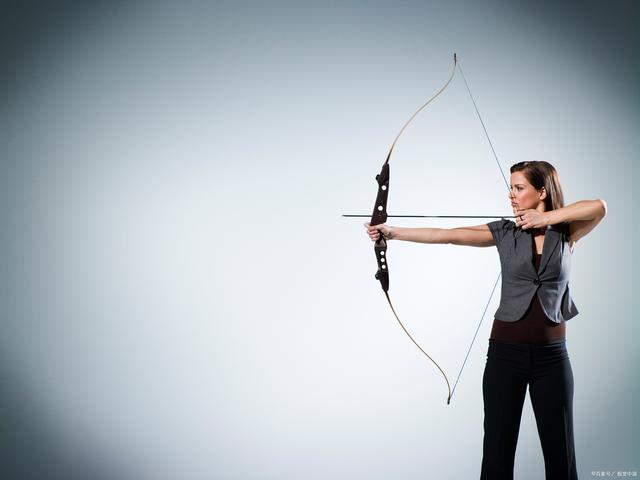 射箭选手心思专注,成功进入决赛 射箭选手心思专注,成功进入决赛