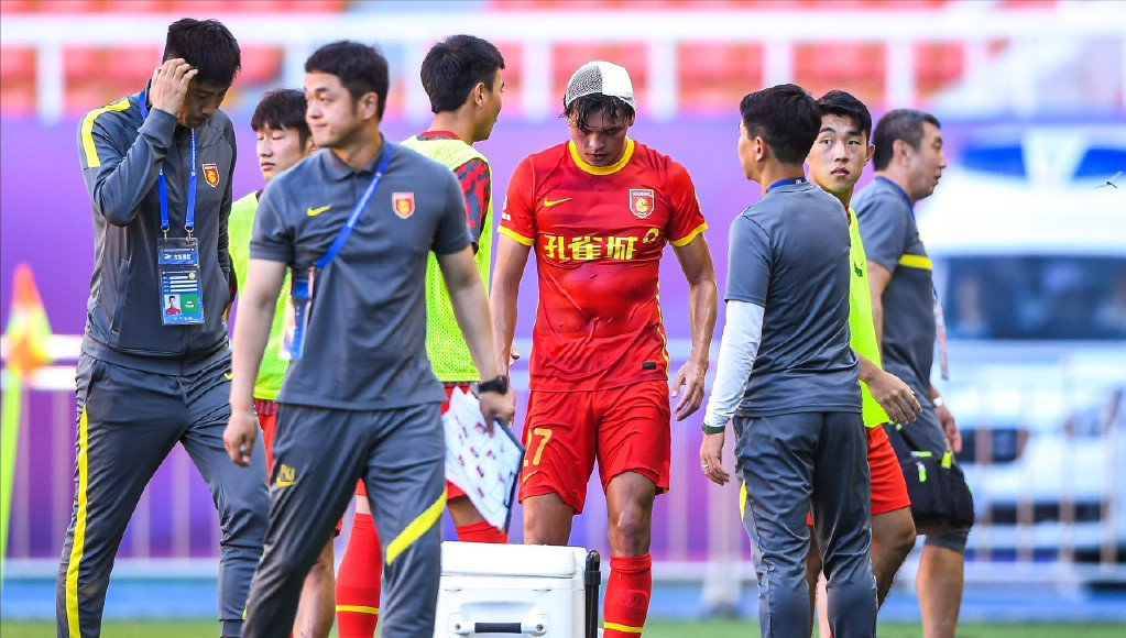 队长发表赛前动员，球队备战气氛浓厚的简单介绍