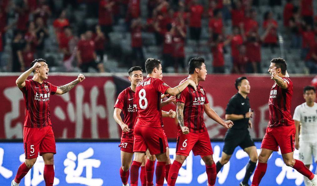 上港客场击败苏宁，积分连胜四轮登顶