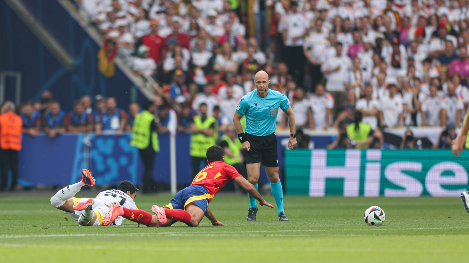 西班牙继续保持不败战绩,成功晋级欧洲杯 西班牙继续保持不败战绩,成功晋级欧洲杯