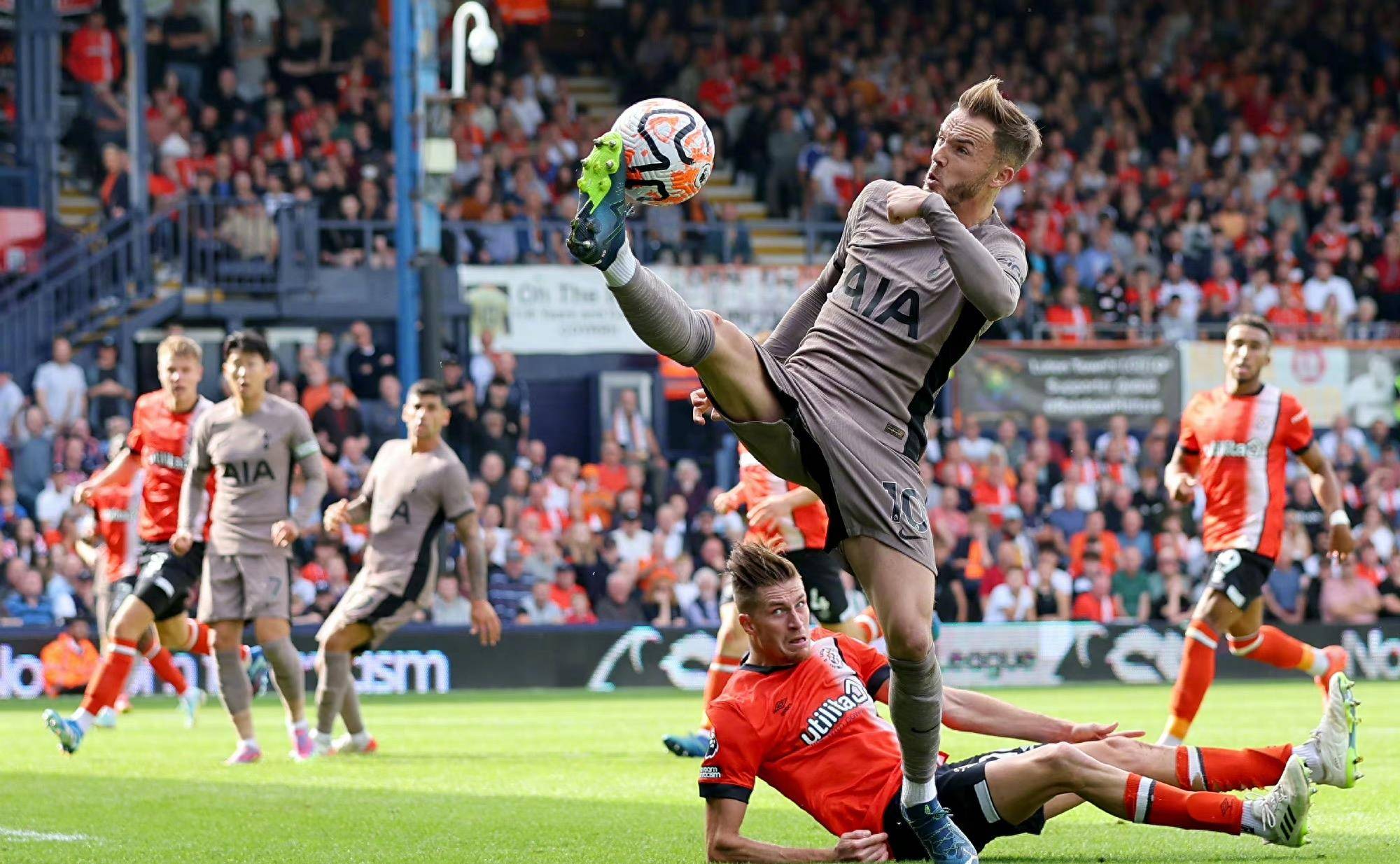 热刺在巴西宣布退役引热议 热刺在巴西宣布退役引热议