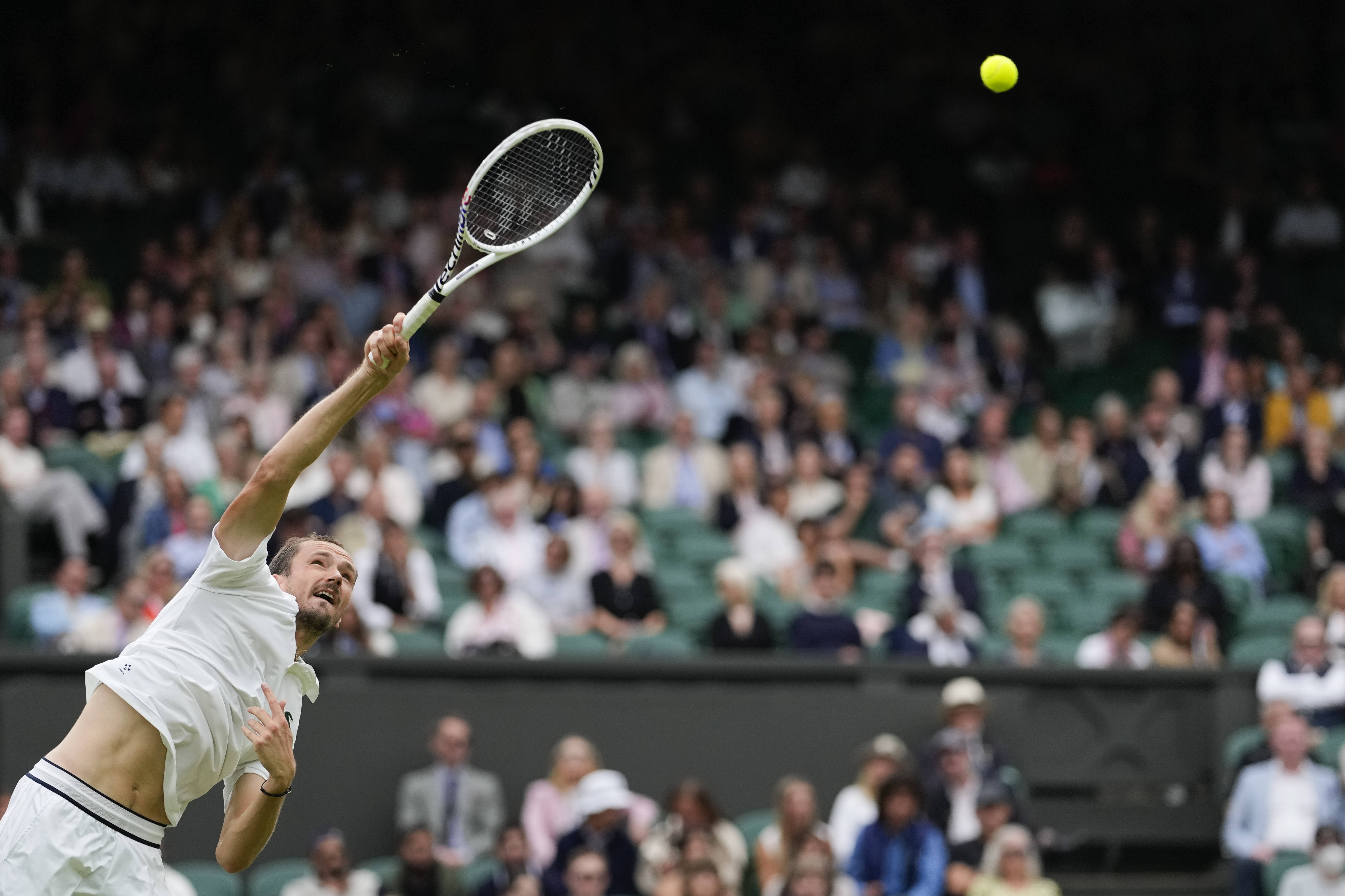东京举行网球比赛，国家队表现惊险