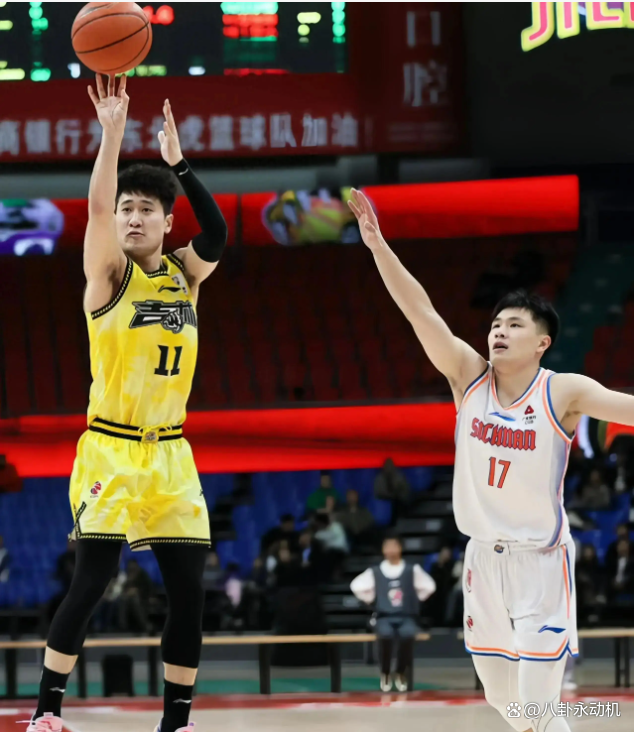 广东男篮惨败新疆队,遭遇两连败 广东男篮惨败新疆队,遭遇两连败