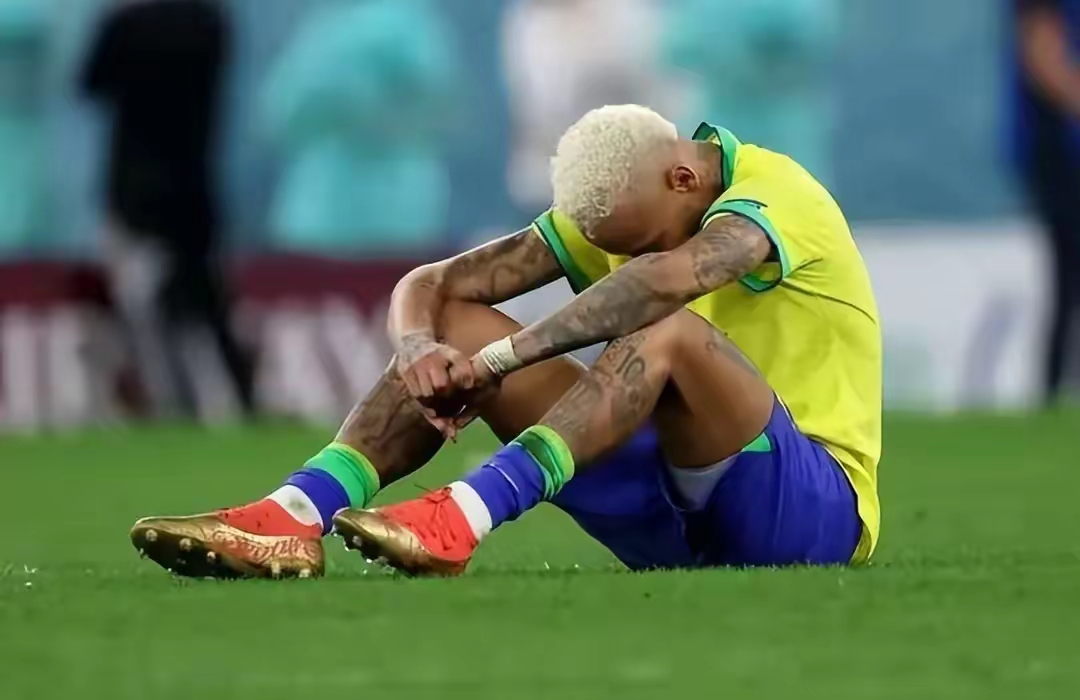 巴西足球明星在国际比赛中发威