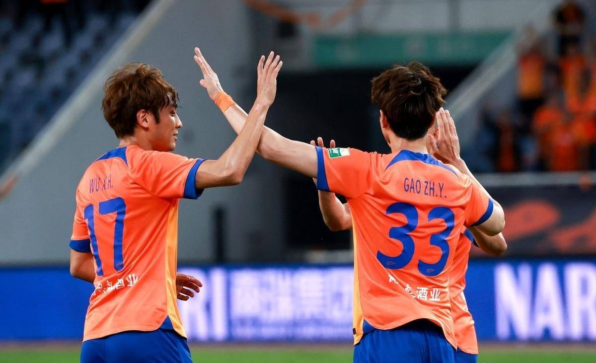 比赛中的意外惊喜给球队带来胜利