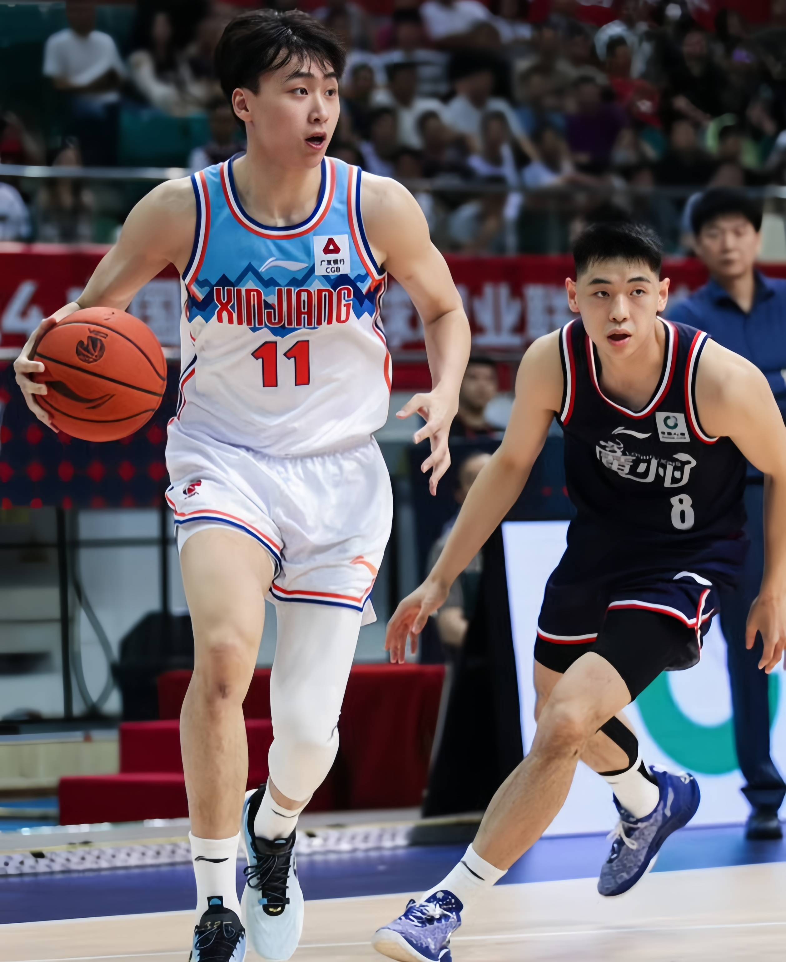 篮球明星在赛季中表现突出，一鸣惊人的简单介绍