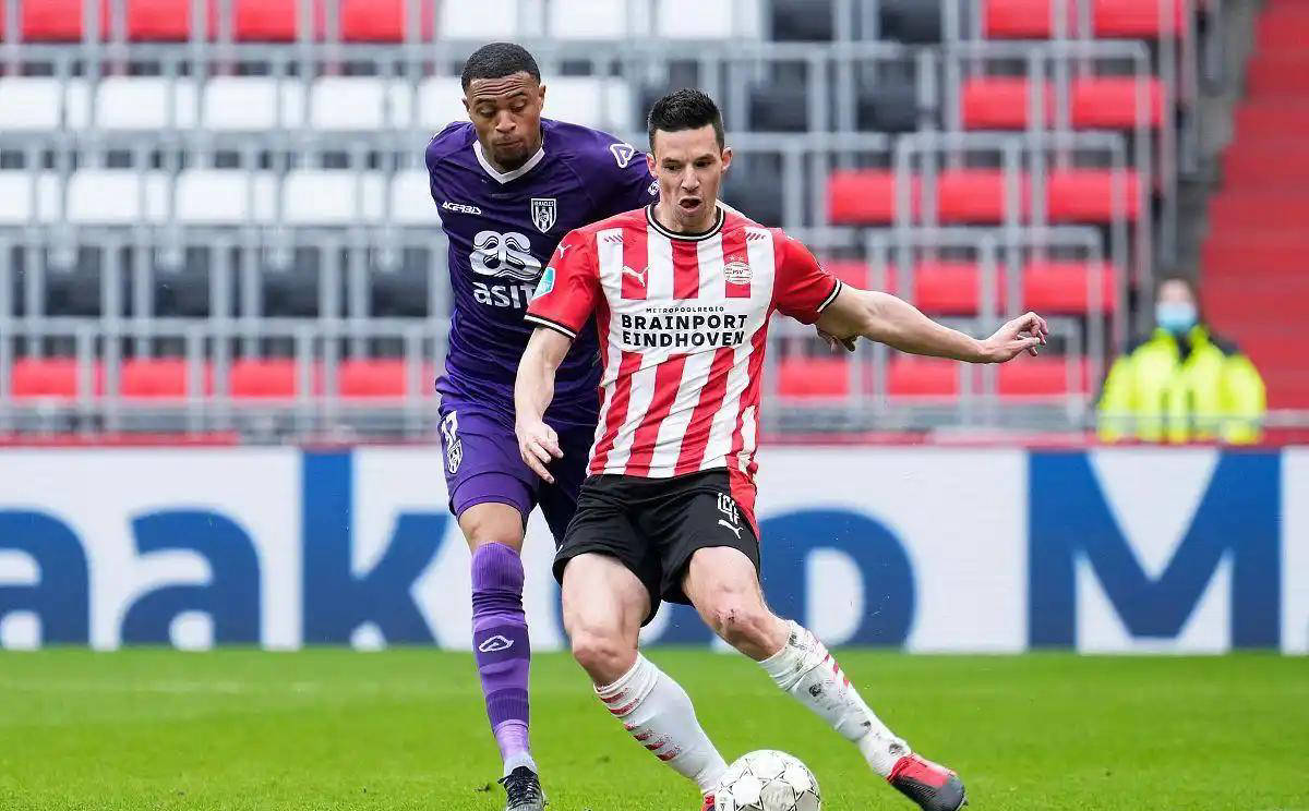 沙尔克04客场惨败,排名继续下滑 沙尔克04客场惨败,排名继续下滑