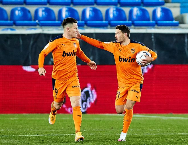 皇家社会逆转战胜瓦伦西亚,积分榜攀升 皇家社会逆转战胜瓦伦西亚,积分榜攀升