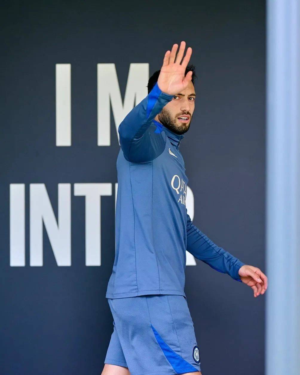 乌迪内斯主教练新战术获赞誉，球队士气高涨的简单介绍