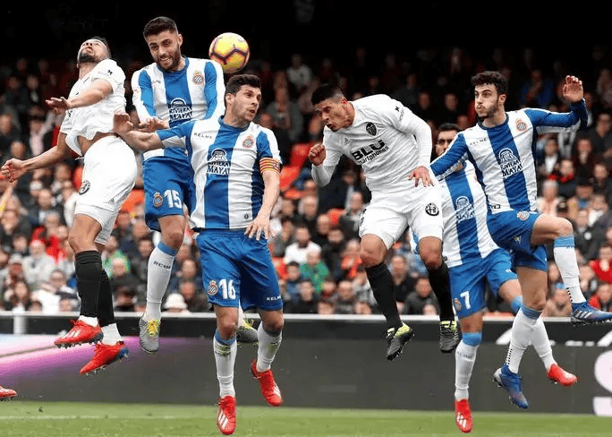 包含那不勒斯客场取胜，赛季前景一片大好的词条