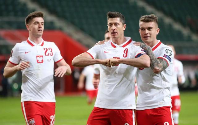 荷兰国家队战胜波兰,晋级形势乐观 荷兰国家队战胜波兰,晋级形势乐观