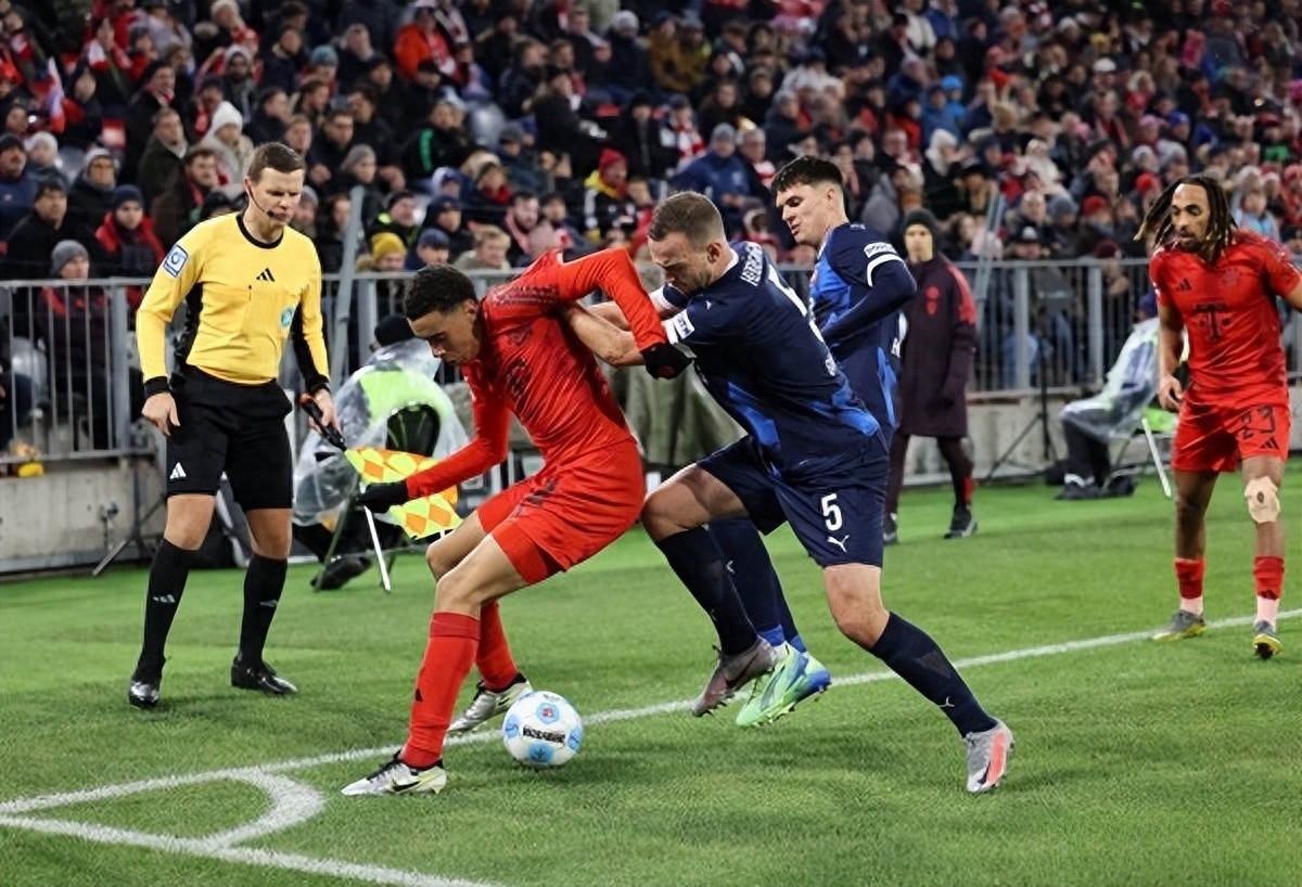 慕尼黑巨人客场大胜,继续扩大领先优势 慕尼黑巨人客场大胜,继续扩大领先优势