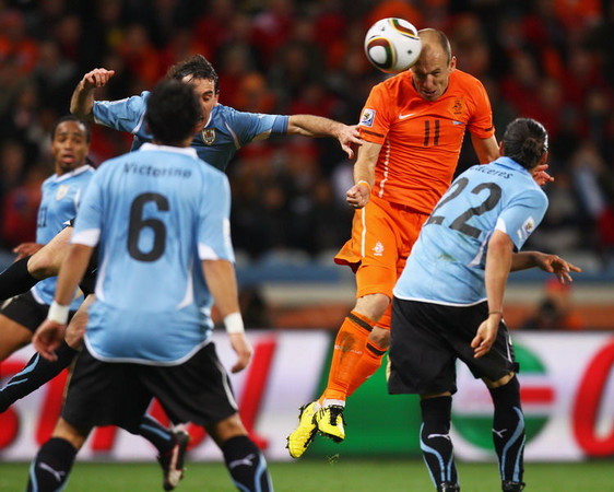 乌拉圭横扫罗马,罗本爆发神勇的简单介绍 乌拉圭横扫罗马,罗本爆发神勇的简单介绍