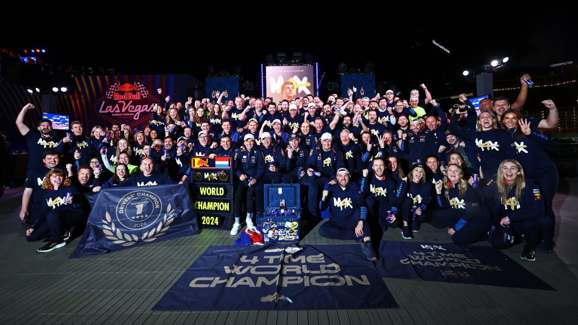 红牛车队鏖战红牛二队,汉密尔顿统治全场的简单介绍 红牛车队鏖战红牛二队,汉密尔顿统治全场的简单介绍