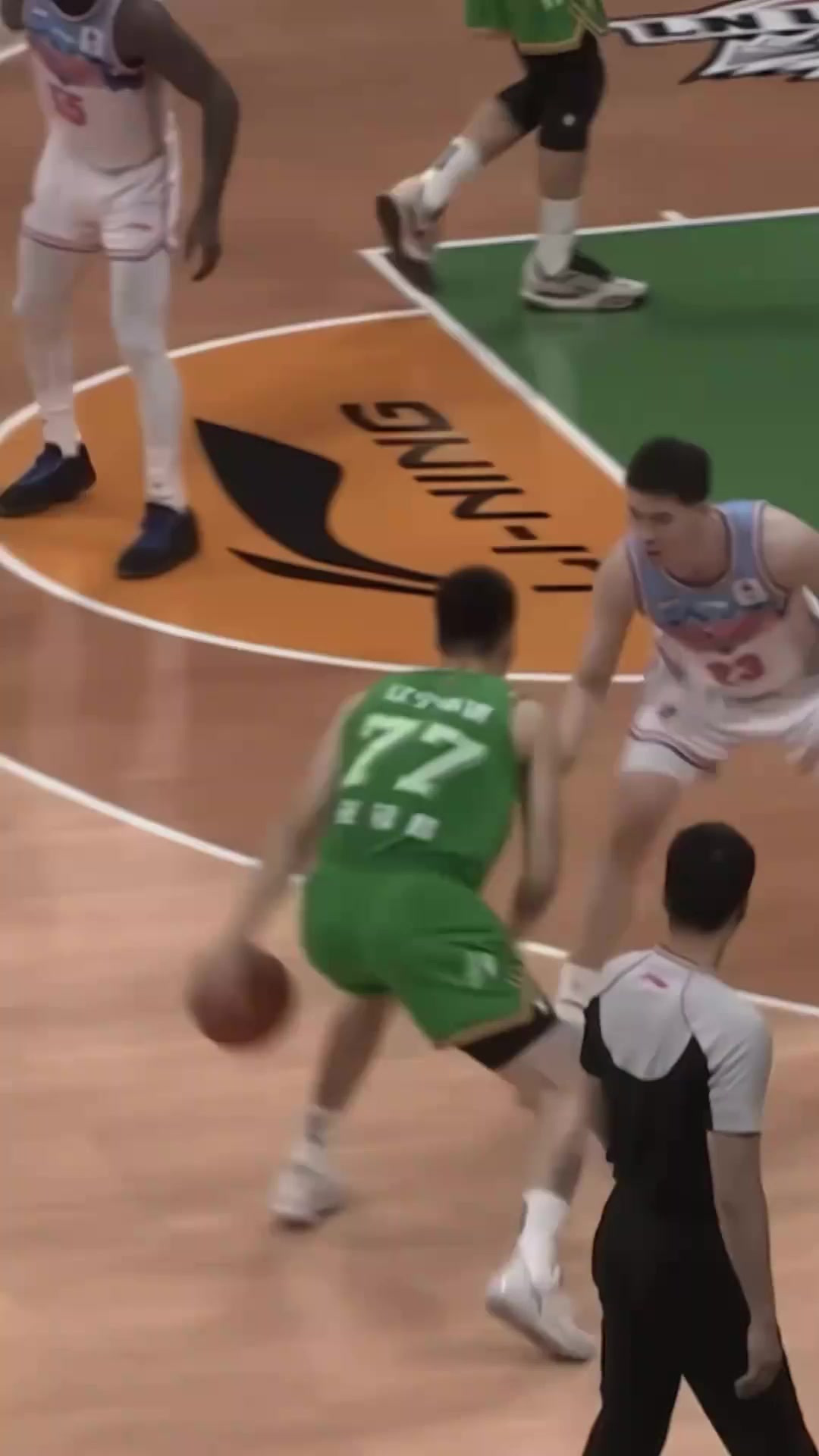 新疆队完胜山东队,张镇麟统治全场 新疆队完胜山东队,张镇麟统治全场