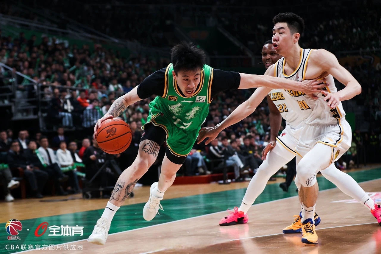 新疆队完胜山东队,张镇麟统治全场 新疆队完胜山东队,张镇麟统治全场