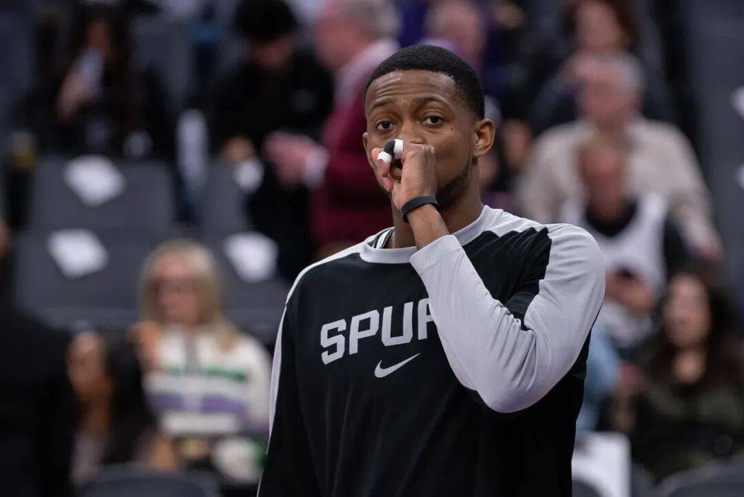 魔术横扫鹈鹕，福克斯惊艳四座